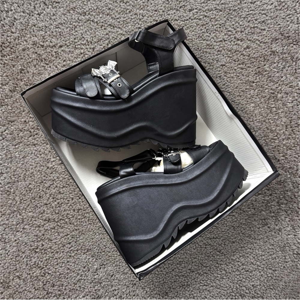 Demonia Wave-13 BATS Platform Sandal BNIB NWT